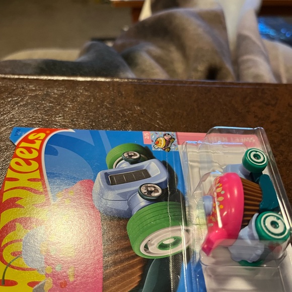HotWheels Sweet Driver 2/5 - Picture 3 of 3